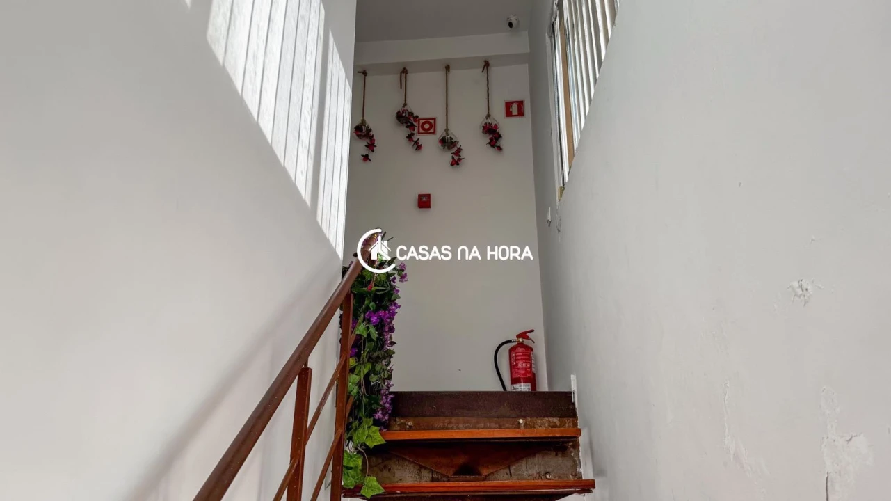 Loja para Arrendamento em Arcozelo Foto 17