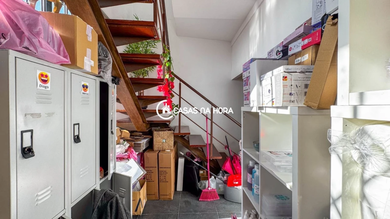 Loja para Arrendamento em Arcozelo Foto 18