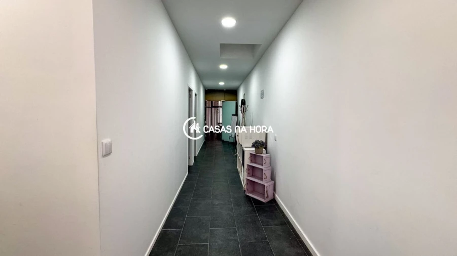 Loja para Arrendamento em Arcozelo Foto 14