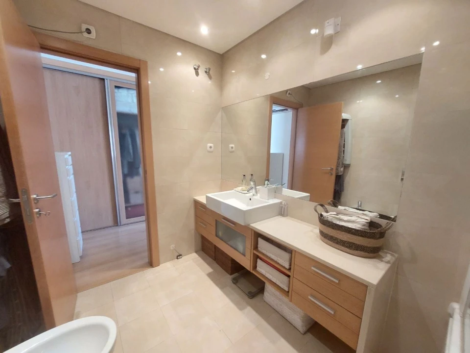 Apartamento T1 para Arrendamento em Lumiar Foto 14