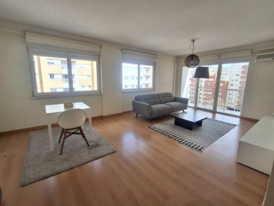 Apartamento T1 para Arrendamento em Lumiar Foto 1