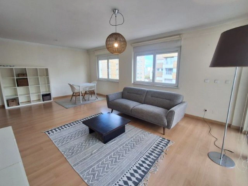 Apartamento T1 para Arrendamento em Lumiar Foto 3