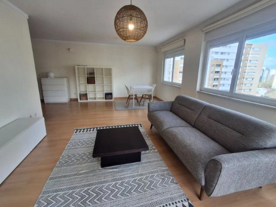 Apartamento T1 para Arrendamento em Lumiar Foto 6