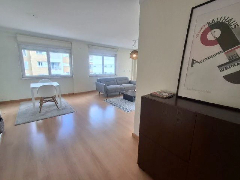 Apartamento T1 para Arrendamento em Lumiar Foto 7