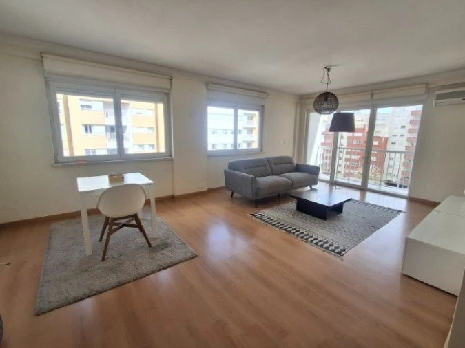 Apartamento T1 para Arrendamento em Lumiar Foto 1