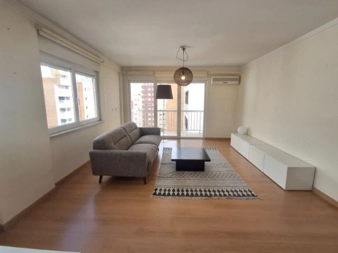 Apartamento T1 para Arrendamento em Lumiar Foto 2