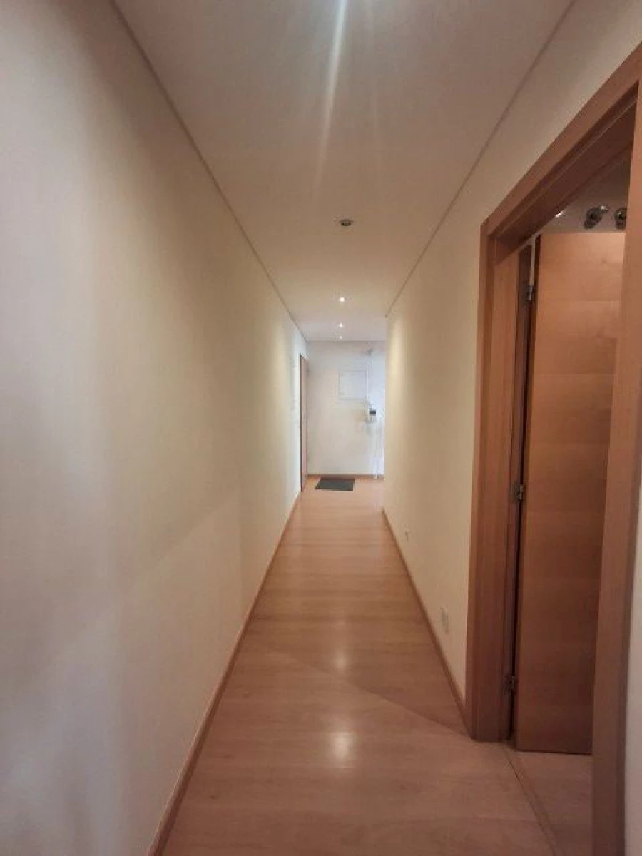 Apartamento T1 para Arrendamento em Lumiar Foto 10