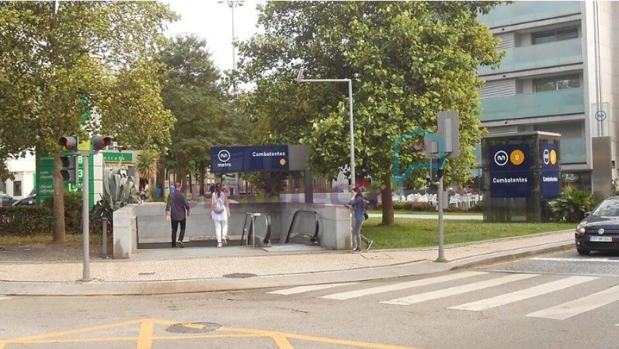 Apartamento T2 para Arrendamento em Paranhos Foto 11