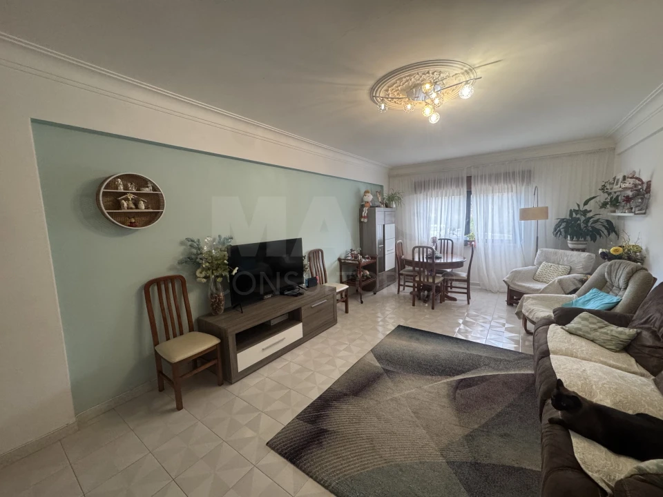 Apartamento T2 para Venda em Queluz e Belas Foto 2