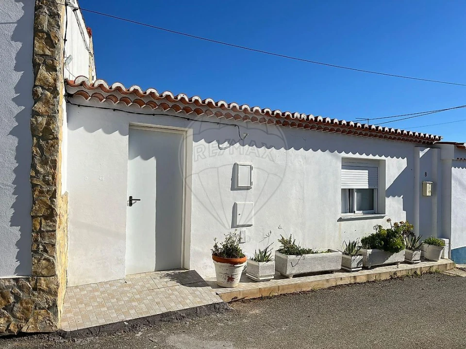 Moradia T2 para Venda em Corte do Pinto Foto 8