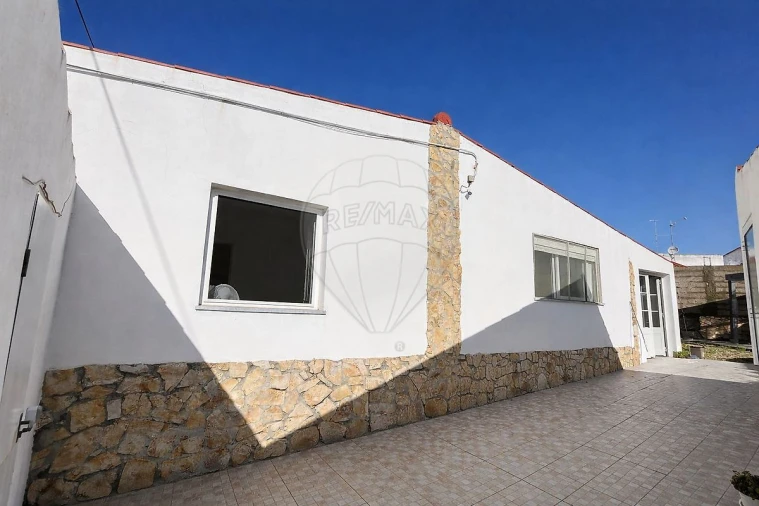 Moradia T2 para Venda em Corte do Pinto Foto 9