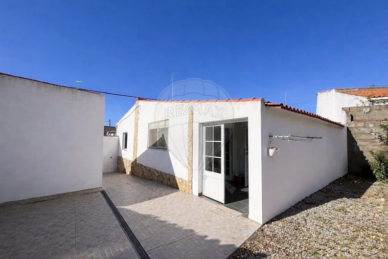 Moradia T2 para Venda em Corte do Pinto Foto 11