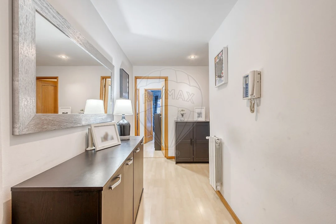 Apartamento T3 para Venda em Vilar de Andorinho Foto 3