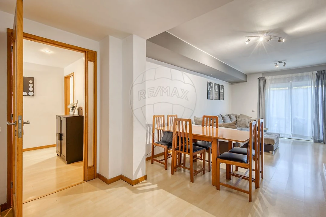 Apartamento T3 para Venda em Vilar de Andorinho Foto 1