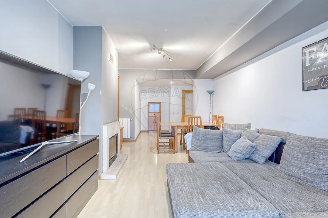 Apartamento T3 para Venda em Vilar de Andorinho Foto 6