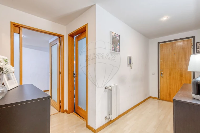 Apartamento T3 para Venda em Vilar de Andorinho Foto 4