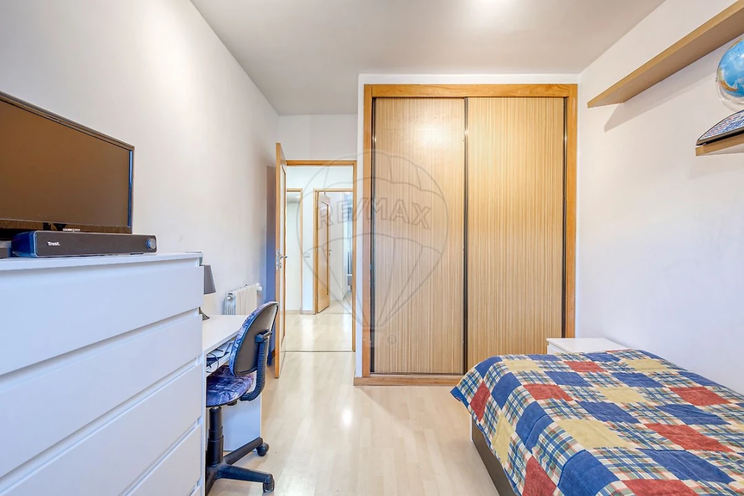 Apartamento T3 para Venda em Vilar de Andorinho Foto 18