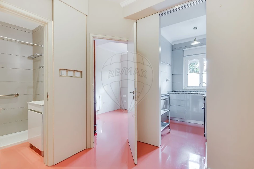 Apartamento T1 para Arrendamento em Misericórdia Foto 7