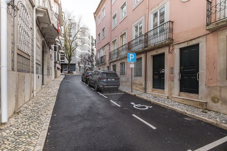 Apartamento T1 para Arrendamento em Misericórdia Foto 17