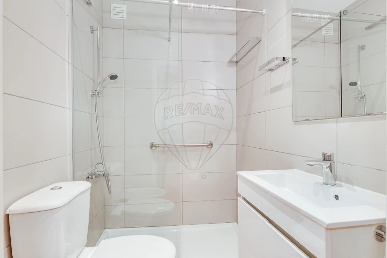 Apartamento T1 para Arrendamento em Misericórdia Foto 5