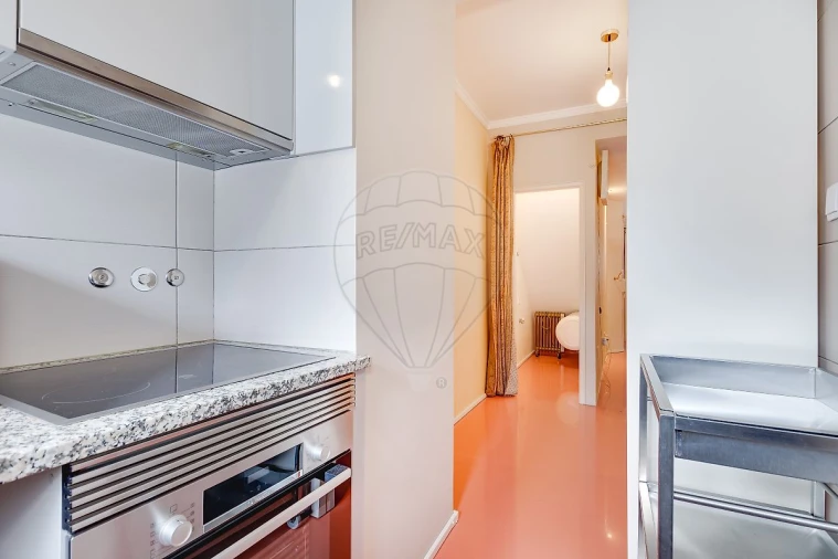 Apartamento T1 para Arrendamento em Misericórdia Foto 11
