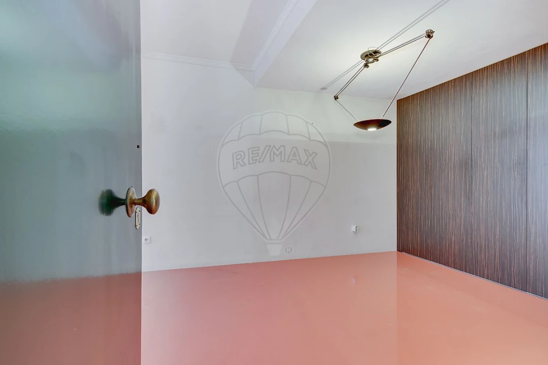 Apartamento T1 para Arrendamento em Misericórdia Foto 1