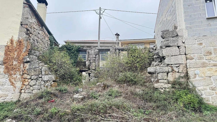 Moradia T2 para Venda em Ferreira de Aves Foto 2