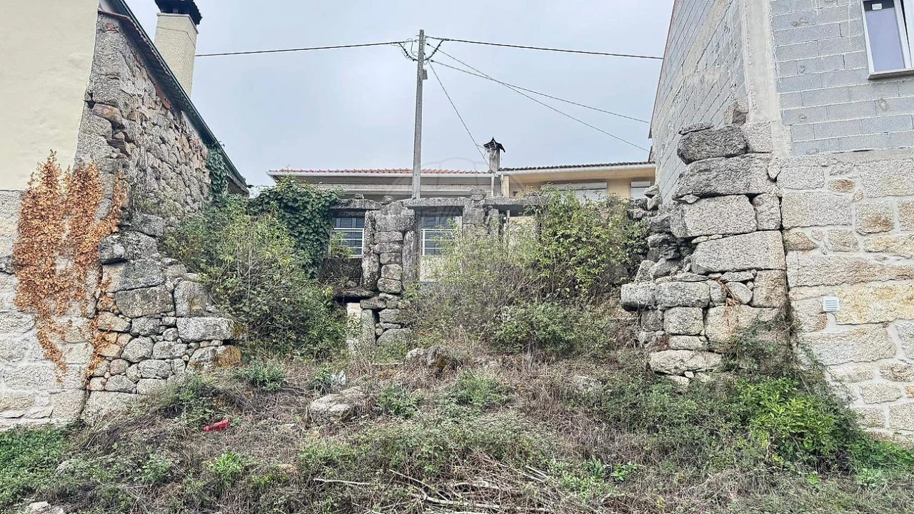 Moradia T2 para Venda em Ferreira de Aves Foto 2