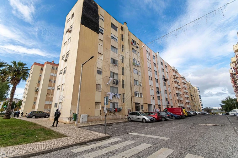 Apartamento T3 para Venda em Carregado e Cadafais Foto 16