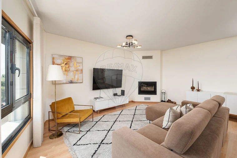 Apartamento T4 para Venda em Póvoa de Santa Iria e Forte da Casa Foto 4