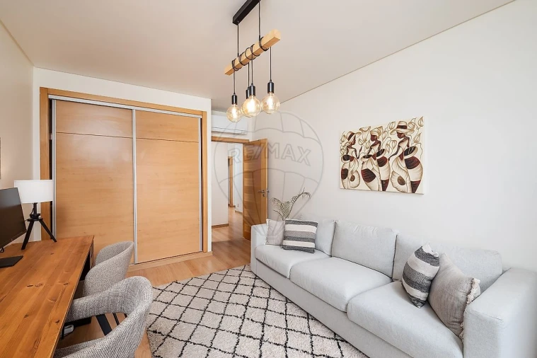 Apartamento T4 para Venda em Póvoa de Santa Iria e Forte da Casa Foto 16