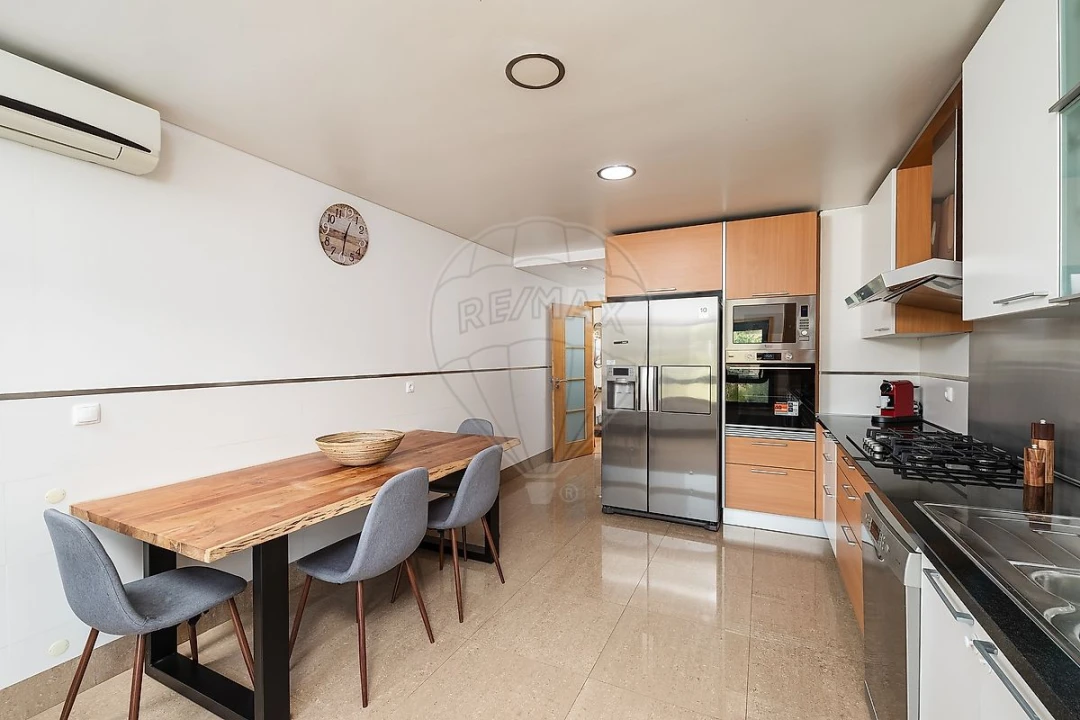 Apartamento T4 para Venda em Póvoa de Santa Iria e Forte da Casa Foto 9