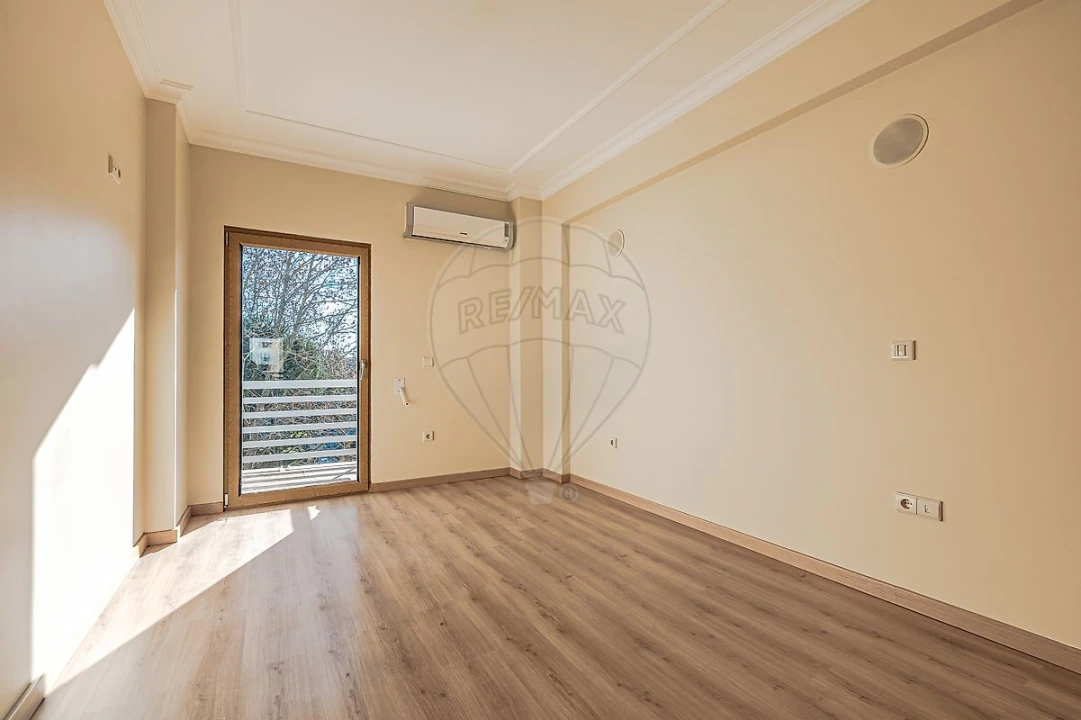 Apartamento T3 para Arrendamento em Vialonga Foto 19