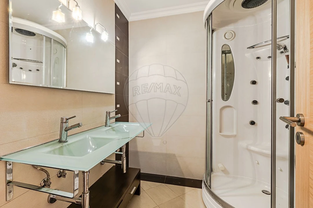 Apartamento T3 para Arrendamento em Vialonga Foto 17