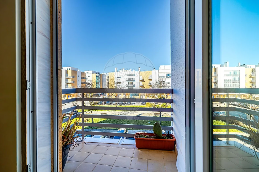 Apartamento T3 para Arrendamento em Vialonga Foto 29