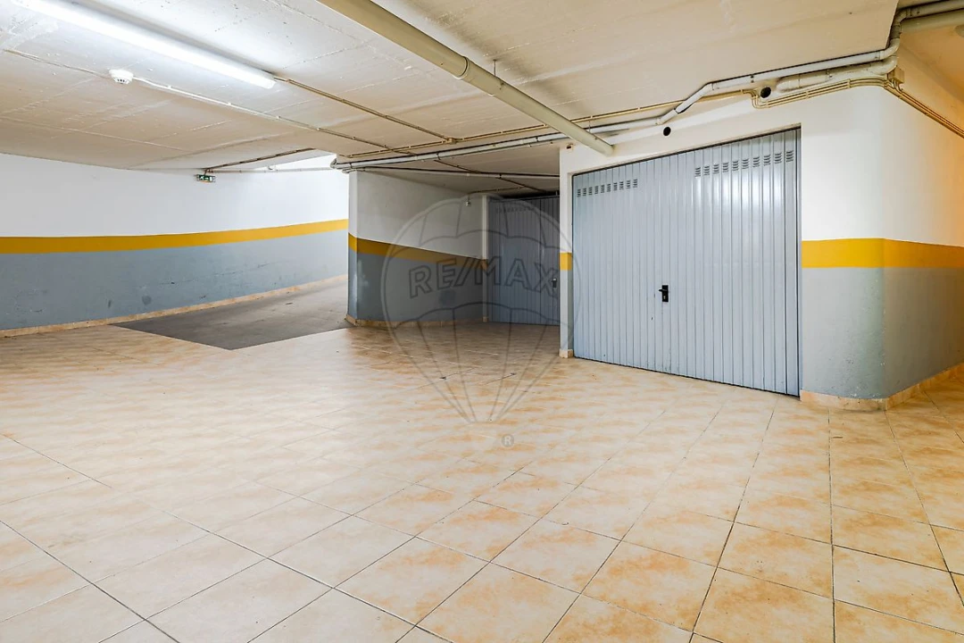 Apartamento T3 para Arrendamento em Vialonga Foto 34