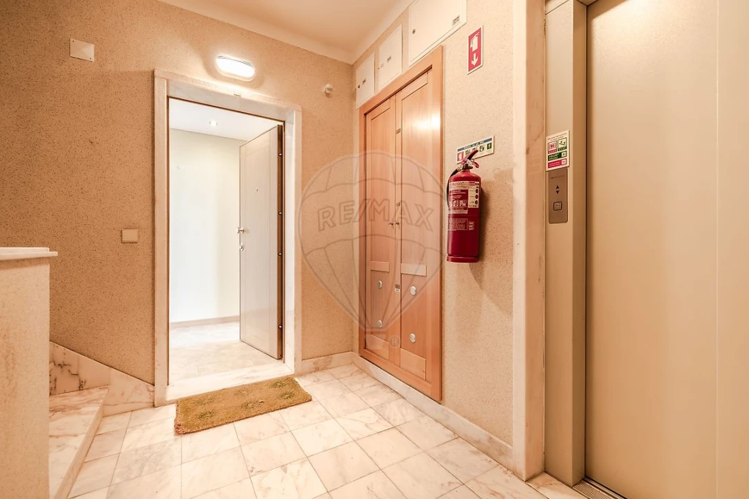 Apartamento T3 para Arrendamento em Vialonga Foto 32