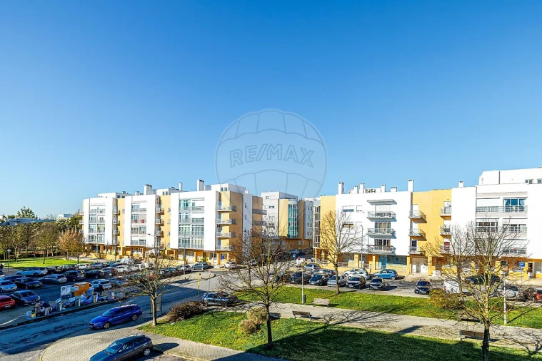 Apartamento T3 para Arrendamento em Vialonga Foto 30