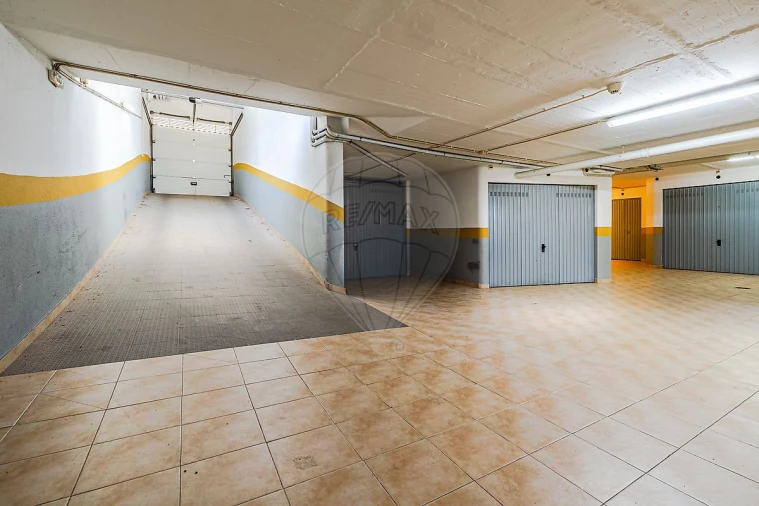 Apartamento T3 para Arrendamento em Vialonga Foto 33