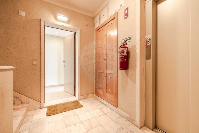 Apartamento T3 para Arrendamento em Vialonga Foto 32