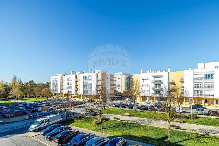 Apartamento T3 para Arrendamento em Vialonga Foto 35