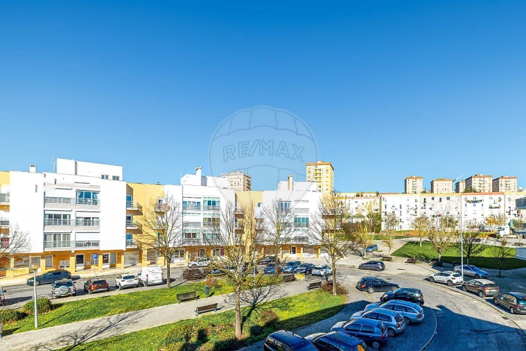 Apartamento T3 para Arrendamento em Vialonga Foto 36