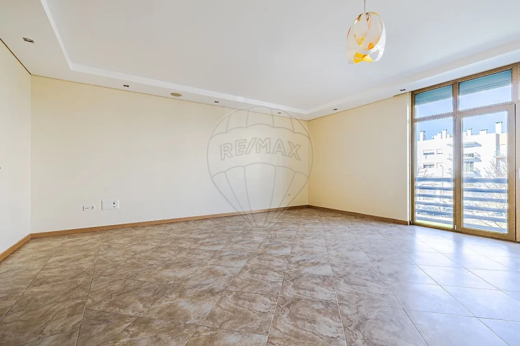 Apartamento T3 para Arrendamento em Vialonga Foto 3