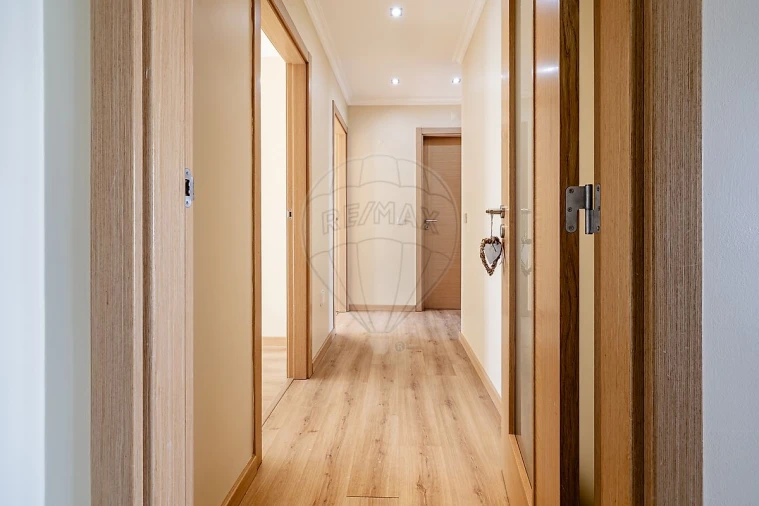 Apartamento T3 para Arrendamento em Vialonga Foto 12