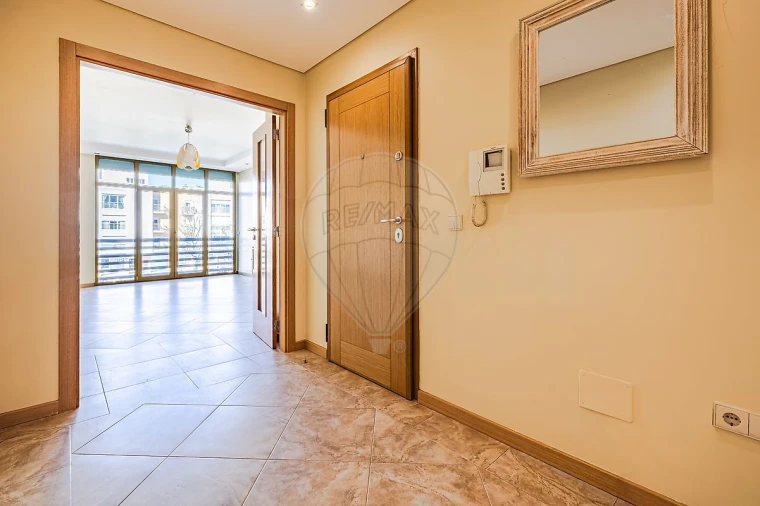 Apartamento T3 para Arrendamento em Vialonga Foto 31