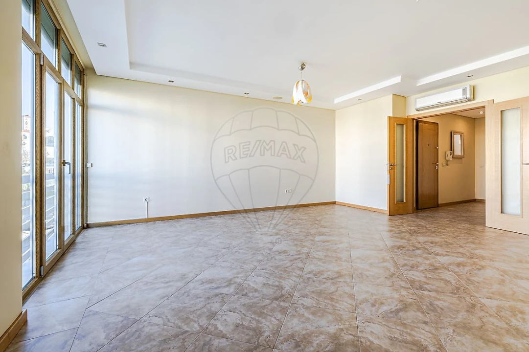 Apartamento T3 para Arrendamento em Vialonga Foto 6