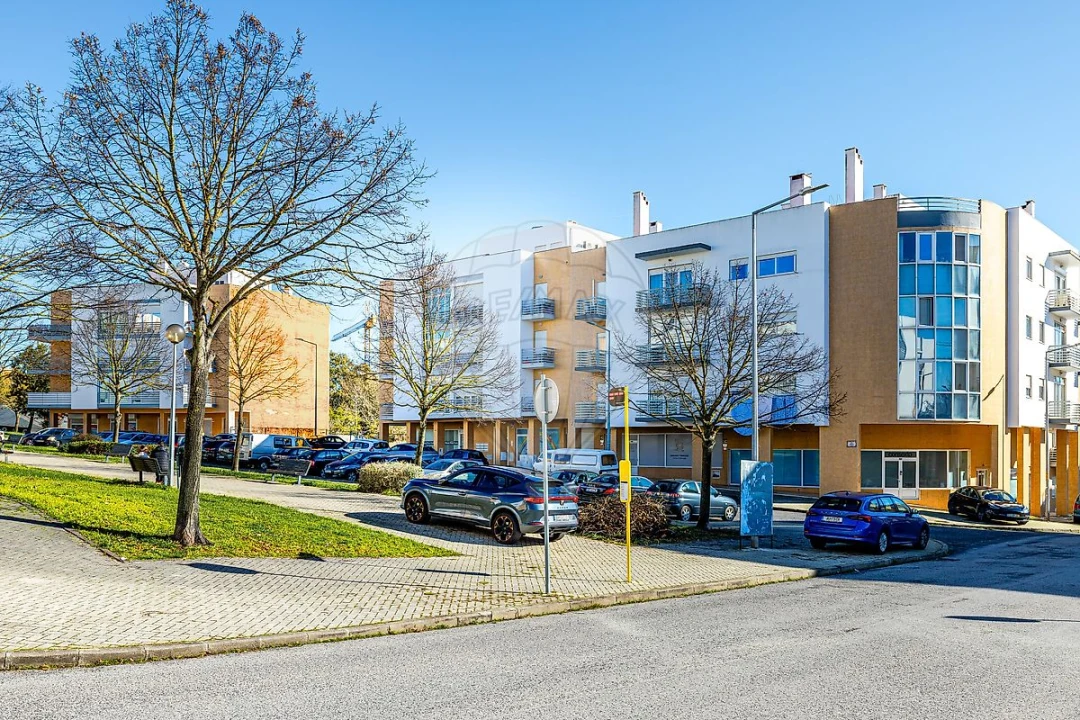 Apartamento T3 para Arrendamento em Vialonga Foto 38