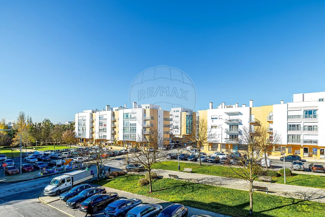 Apartamento T3 para Arrendamento em Vialonga Foto 35