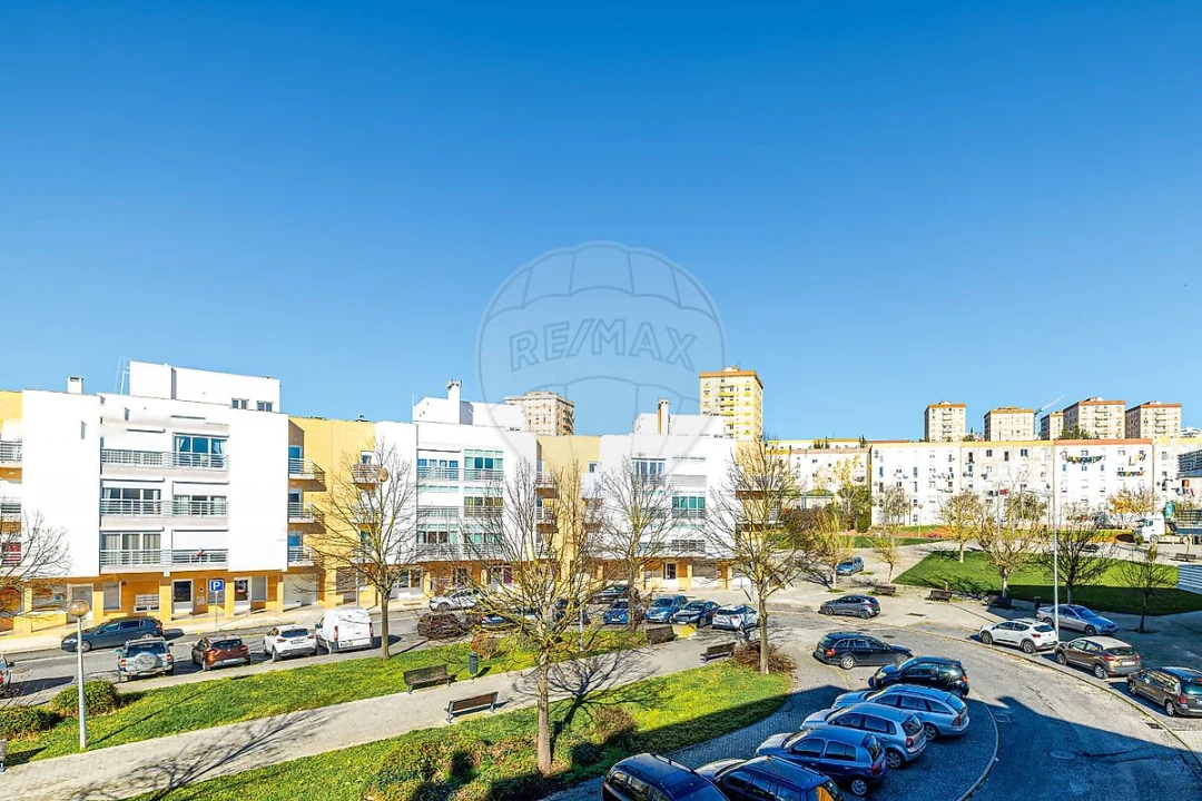 Apartamento T3 para Arrendamento em Vialonga Foto 36