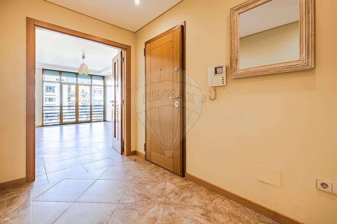 Apartamento T3 para Arrendamento em Vialonga Foto 31